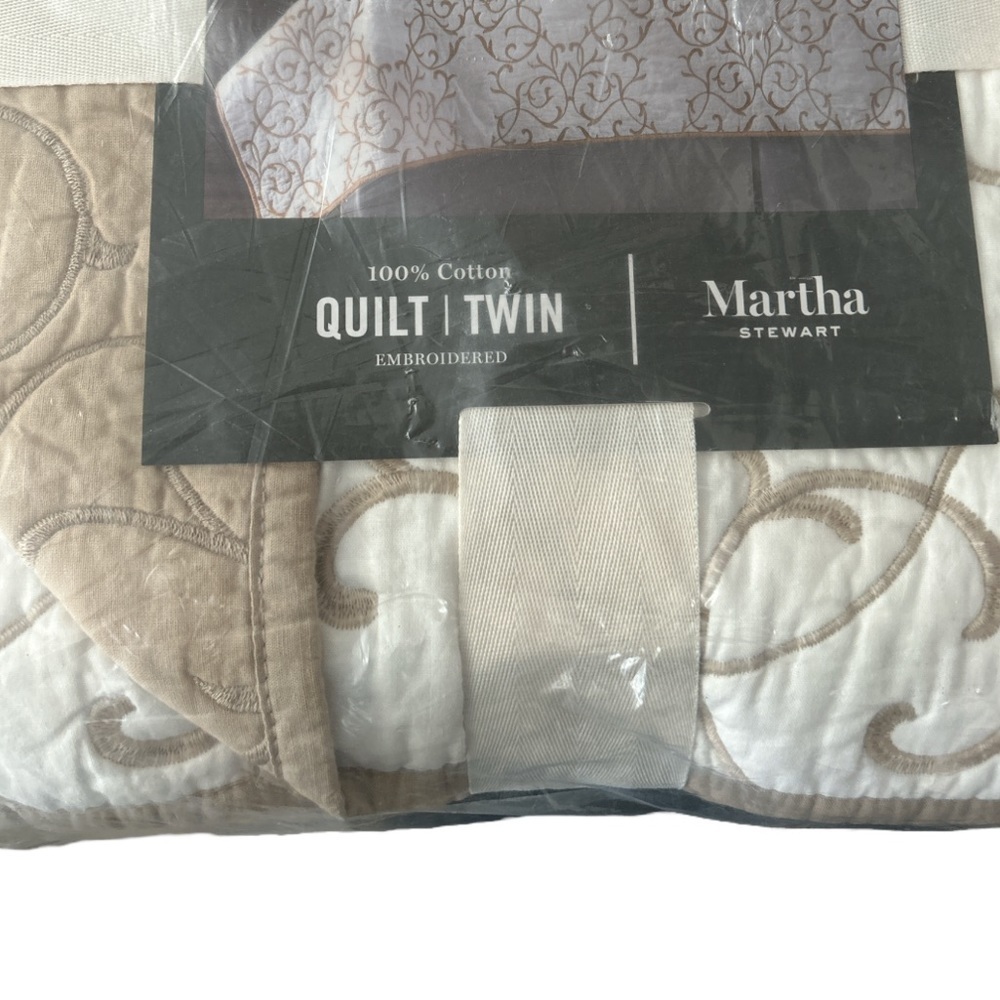 Martha Stewart Quilt - Picture 2 of 6